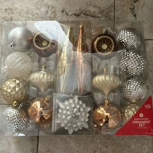 40 count ornament set